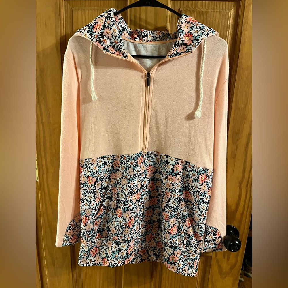 Women’s pretty pink floral zip jacket with hood and front pockets size small